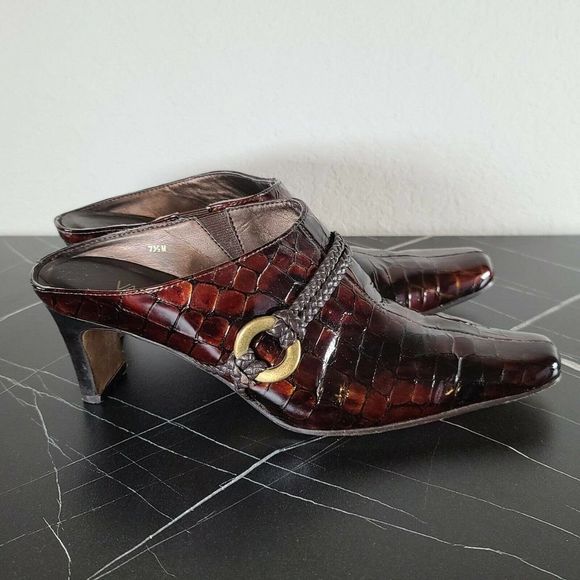 VANELi Brown Patent Leather Mule Shoes Slip On Slides Size 7.5 Kitten Heel Clogs - Picture 1 of 10